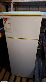 Lodówka Sharp 186 litrów