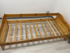 Sprzedam drewniane łóżko 90x200