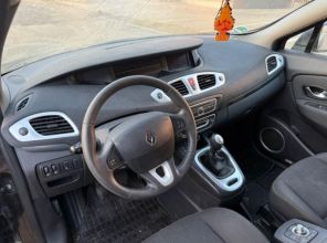 Renault Grand Scenic III 1.9 DCI 130