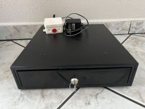 Metalowa szuflada kasowa