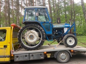 Auto-laweta transport aut maszyn itp