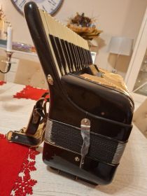 Akordeon Hohner Verdi IV 120 basów, cztery chóry, musette.