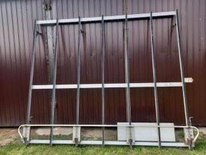 Stojak na okna do busa boczny