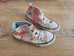 Sprzedam buty dziecięce Converse rozm. 28,5