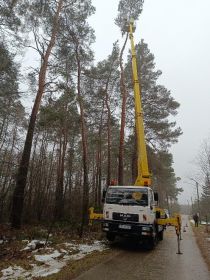 Usługi podnośnikiem koszowym 24m. Wynajem podnośnika...