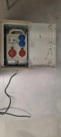 Sprzedam budowlaną skrzynkę elektryczna
