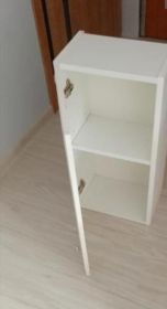 Drzwi i szafka lazienkowa