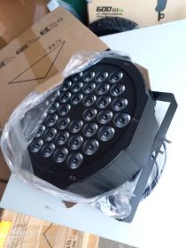 Cztery lampy idj-skie stojak