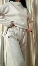 Sprzedaż ubrań damskich przez media społecznościowe.