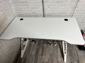 Sprzedam biurko gamingowe