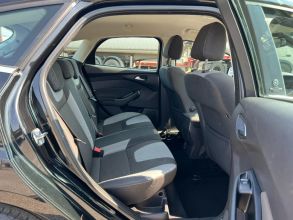 Ford Focus BENZYNA Klimatronik Nawigacja Podgrzewana Szyba