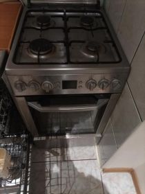 Sprzedam kuchnie gazową z piekarnikiem elektrycznym