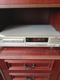 Odtwarzacz CD Technics SL P -277A