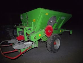 Rozsiewacz wapna i nawozu Rcw 3000 Piast