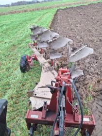 Sprzedam pług obrotowy 4