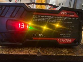 Prostownik z rozruchem