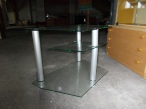 Sprzedam stolik szklany pod telewizor