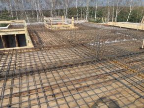 Szalowanie, zbrojenie, zalewanie stropów