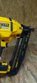 Powystawowa gwozdziarka DeWalt