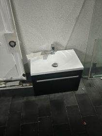 Szafka wisząca z umywalką