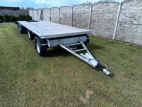 Sprzedam lawetę obrotnicę firmy ,, WEEKEND ' ,