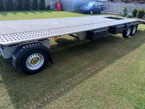 Sprzedam lawetę obrotnicę firmy ,, WEEKEND ' ,