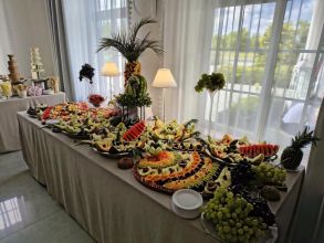 stół owocowy, fontanna czekolady