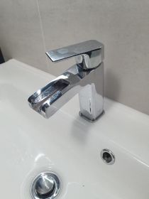 Zlew, bateria kuchenna i łazienkowa