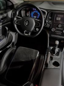 Profesjonalne czyszczenie wnętrz samochodów