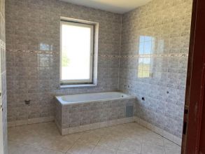 Dom do wykonczenia na sprzedaż Trzęśniew gm. Kościelec