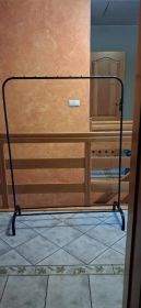 Metalowy wieszak na ubrania