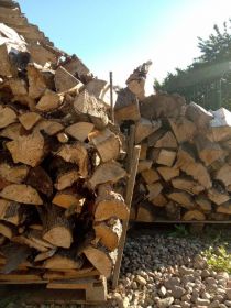 Sprzedam około 4m3 drewna opałowego liściastego