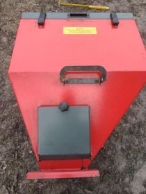 Podajnik pieca na ekogroszek