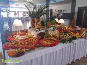 stół owocowy, fontanna czekolady