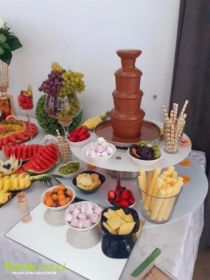 stół owocowy, fontanna czekolady