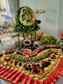 stół owocowy, fontanna czekolady