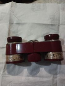 Sprzedam lornetkę teatralną , pięknie wykonana ,etui...