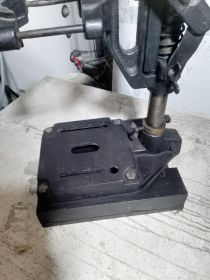 Uchwyt na wiertarkę stołową