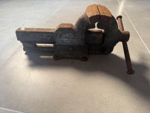 Imadło HEUER 130 mm warsztatowe stołowe