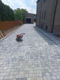 Brukarstwo- Układanie Kostki Brukowej