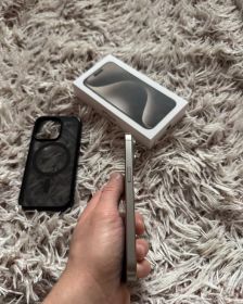 iPhone 15 Pro 128GB •Natural...