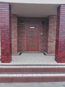 Prace brukarskie, układanie kostki brukowej