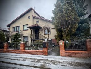 Klimatyczny dom z potencjałem – 144 m² + budynek...