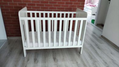 Łóżeczko drewniane dziecięce z materacem 120x60 cm