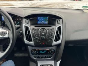 Ford Focus BENZYNA Klimatronik Nawigacja Tempomat HAK