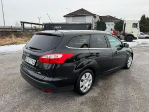 Ford Focus BENZYNA Klimatronik Nawigacja Tempomat HAK