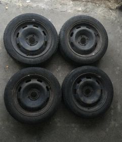 Felgi stalowe (15) z oponami Continental i Firestone...