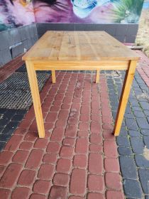 4 krzesła sosnowe + stòł