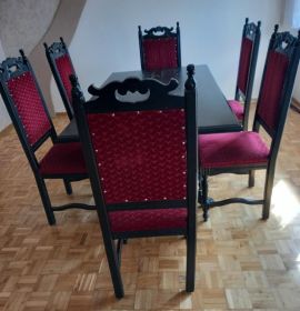 Stół z krzesłami