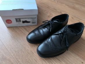 Sprzedam chłopięce buty do komuni